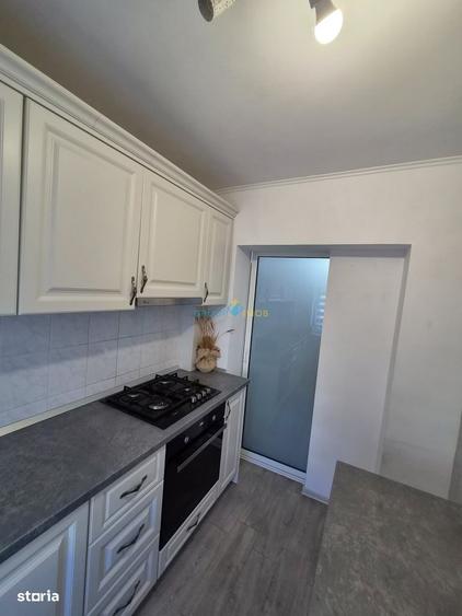 Apartament cu 3 camere semidecomandat în Milcov