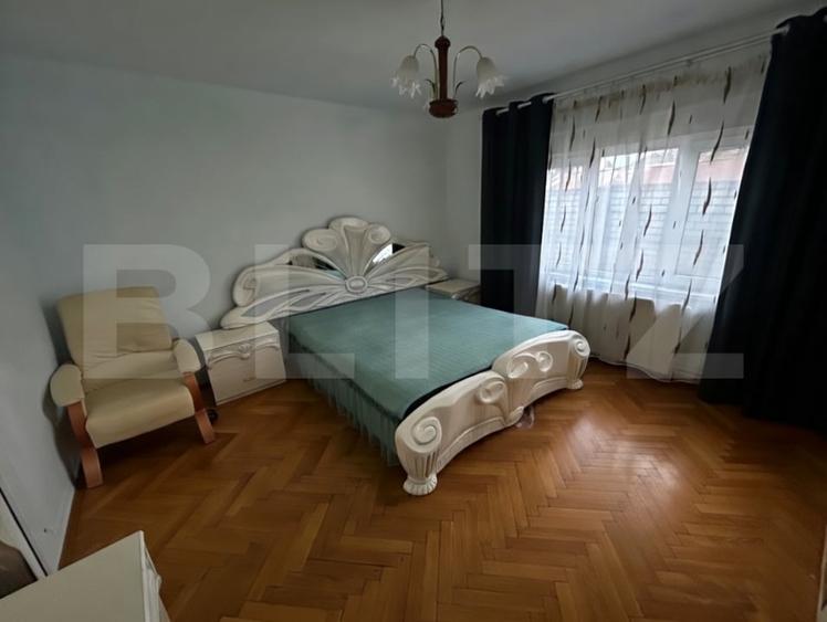 Casă individuală cu 6 camere cu Canalizare în Girocului