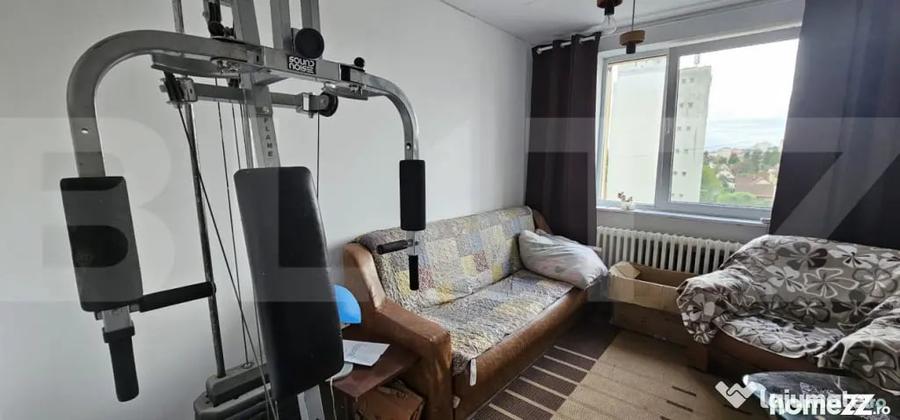 Apartament cu 4 camere semidecomandat în Ciucului