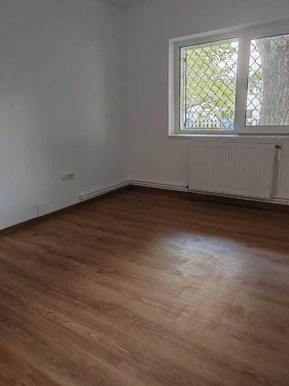Apartament cu 4 camere decomandat în Colentina