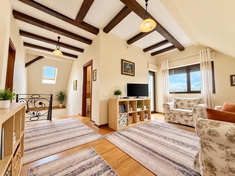Casă individuală cu 5 camere cu Teren 420 Mp în Corbeanca