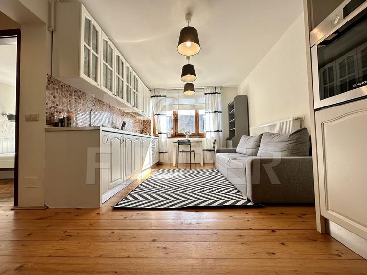 Apartament cu 3 camere semidecomandat, mobilat în Plopilor