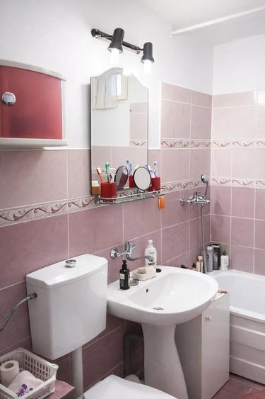 Apartament cu 3 camere semidecomandat în Soarelui