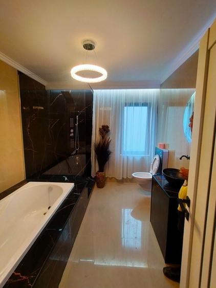 Apartament cu 4 camere decomandat în Exterior Vest
