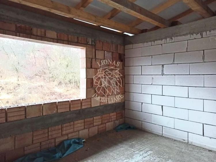 Casă individuală cu 6 camere cu Canalizare în Teaca