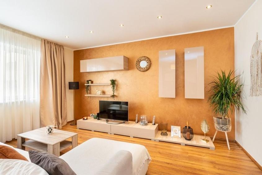 Apartament cu 2 camere decomandat în Central