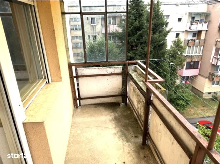 Apartament cu 3 camere decomandat în Micro 17