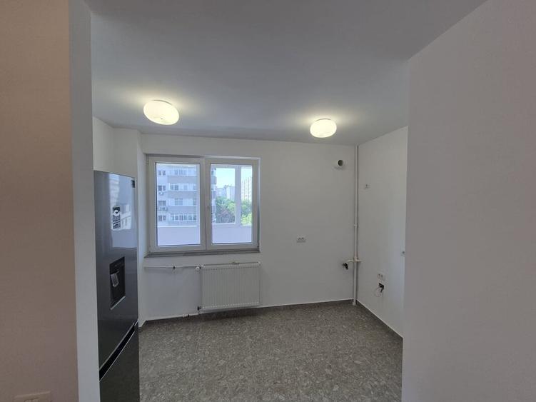 Apartament cu 3 camere semidecomandat în Câmpia Libertății