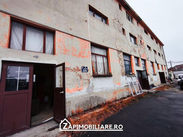 Spațiu industrial, de 1,000 mp, în Central