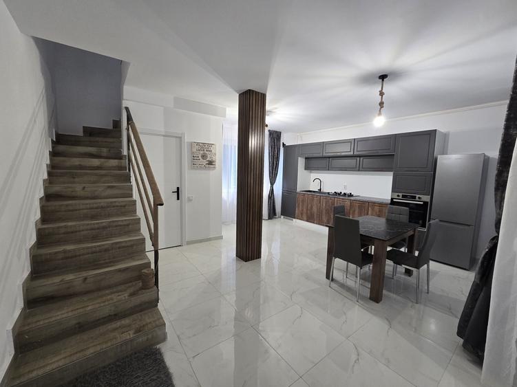 Casă cu 4 camere cu Teren 30 Mp în Central