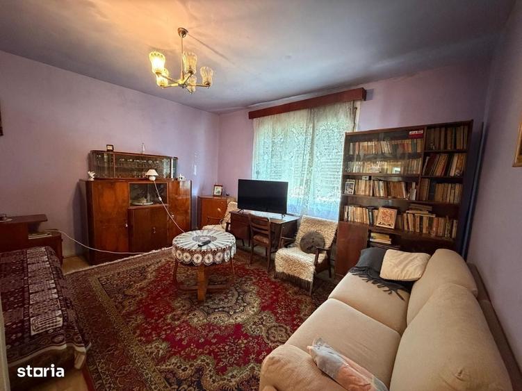 Casă cu 4 camere decomandat în Central