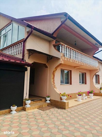 Casă cu 8 camere cu Teren 4600 Mp în Vlădeni
