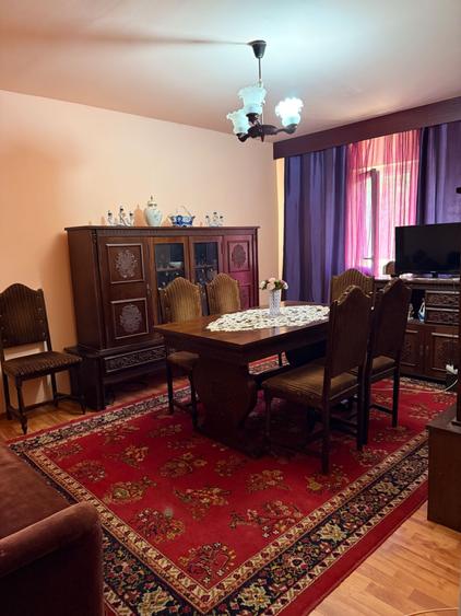 Apartament cu 3 camere decomandat în Est