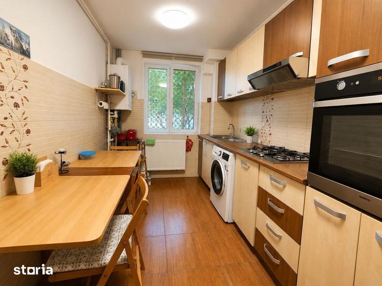 Apartament cu 4 camere decomandat în City Park Mall