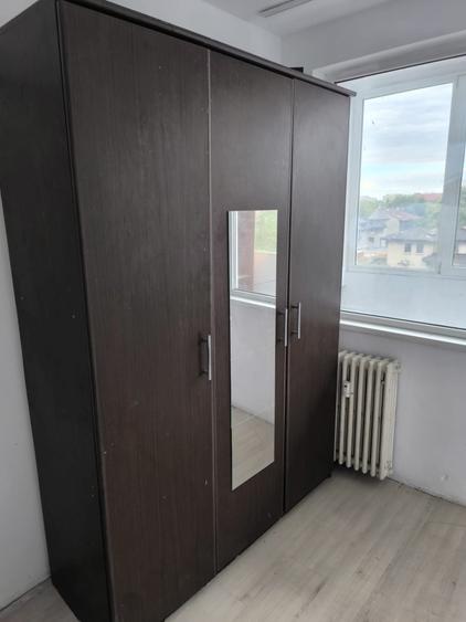 Apartament cu 3 camere semidecomandat, mobilat în Grivița