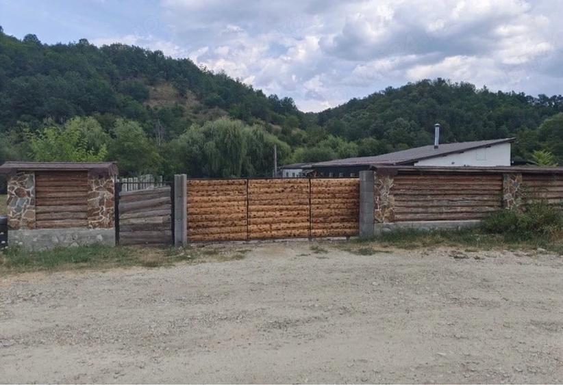Teren de 1049 mp, în Eșelnița