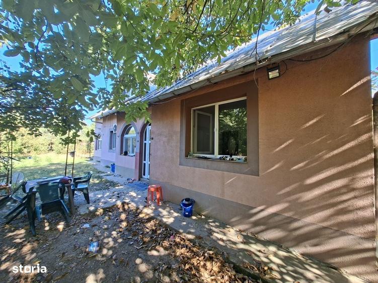 Casă cu 4 camere cu Teren 2600 Mp în Central