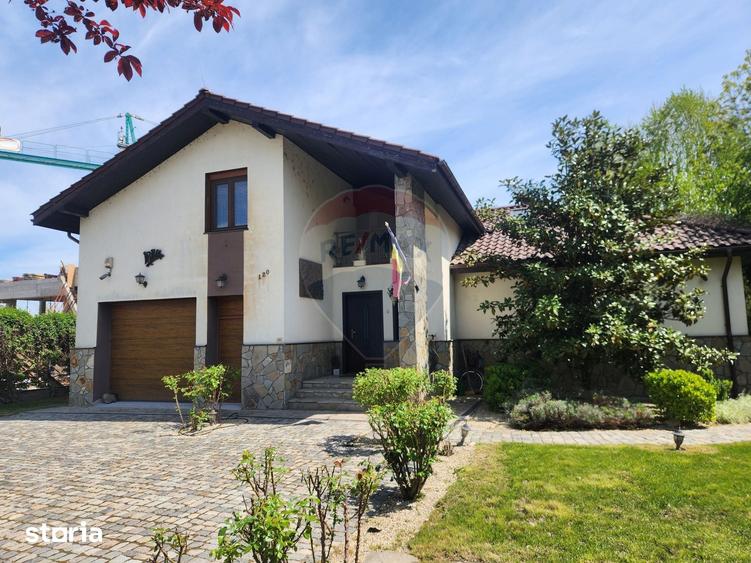 Casă cu 9 camere cu Teren 1526 Mp în Mogoșoaia