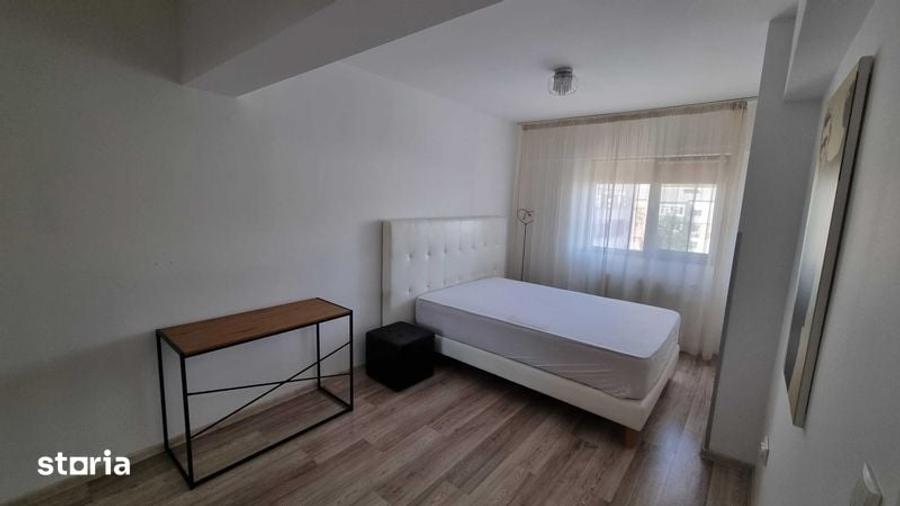Apartament cu 2 camere decomandat în Podul de Fier