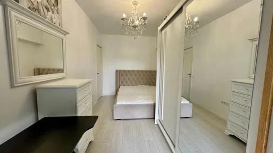 Apartament cu 2 camere semidecomandat, mobilat în Tătărași