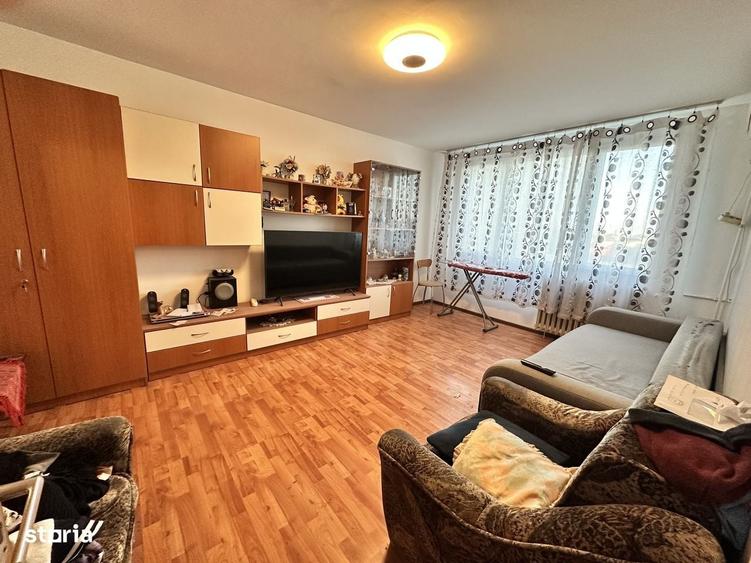 Apartament cu 4 camere decomandat în Rahova