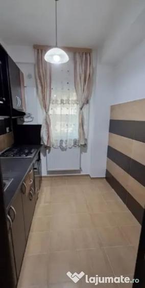 Apartament cu 2 camere decomandat în Roșu