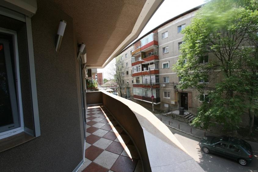 Apartament cu 4 camere decomandat, mobilat în Complex Studențesc