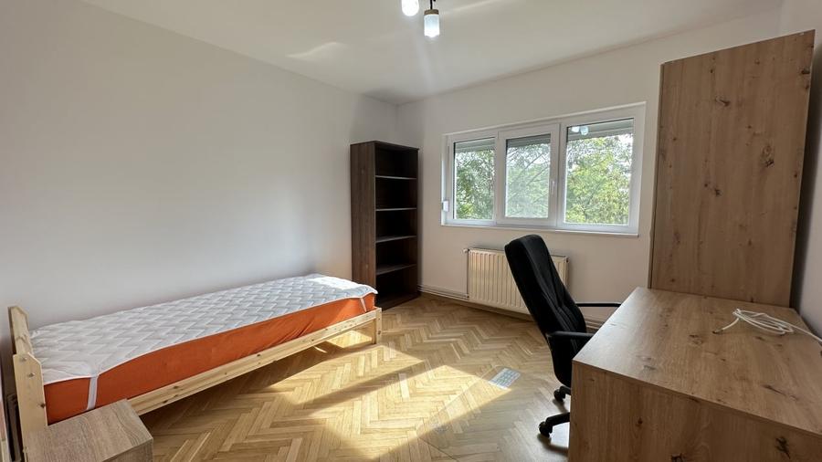 Apartament cu 3 camere decomandat, mobilat în Torontalului