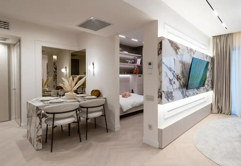 Apartament cu 4 camere semidecomandat în Aviației