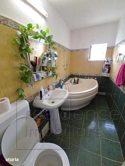 Apartament cu 4 camere decomandat în Plopilor