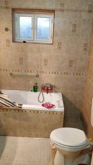 Casă cu 4 camere cu Teren 3000 Mp în Cuvin