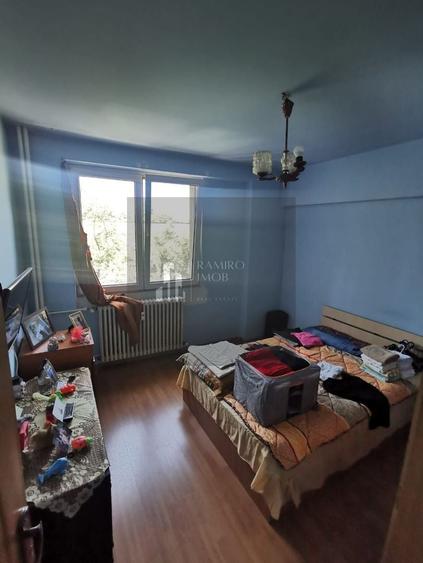 Apartament cu 3 camere decomandat în Sălaj