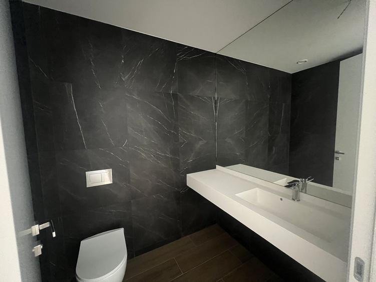Apartament cu 4 camere decomandat în Floreasca