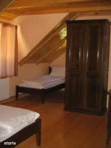 Casă cu 8 camere cu Teren 1000 Mp în Sadu