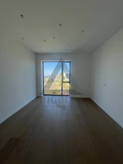 Apartament cu 3 camere semidecomandat în Barbu Văcărescu