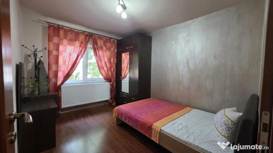 Apartament cu 3 camere decomandat în Aradului