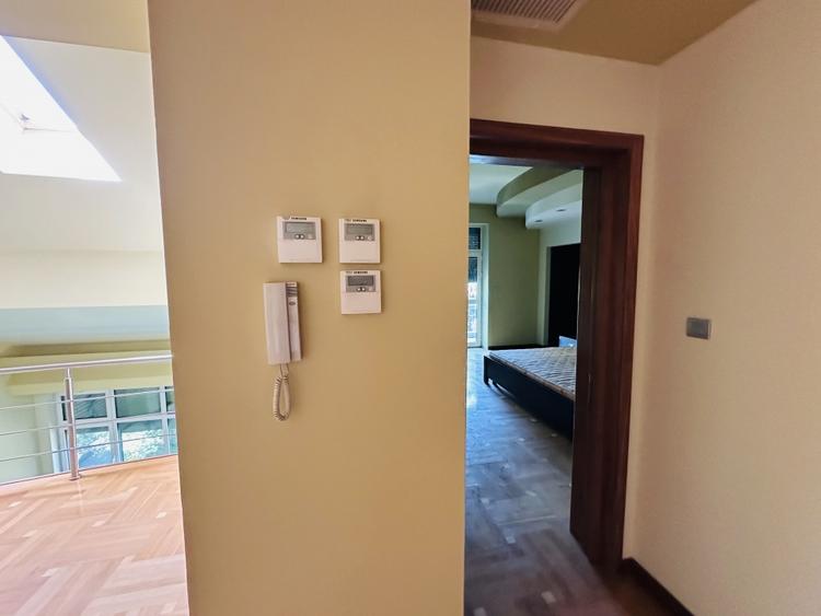 Duplex cu 12 camere cu Piscina în Roșu