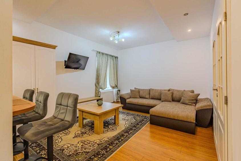 Apartament cu 2 camere semidecomandat în Centrul Istoric