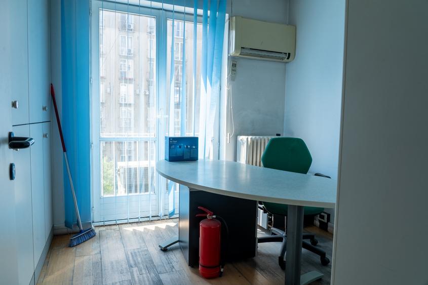 Apartament cu 4 camere semidecomandat în Magheru