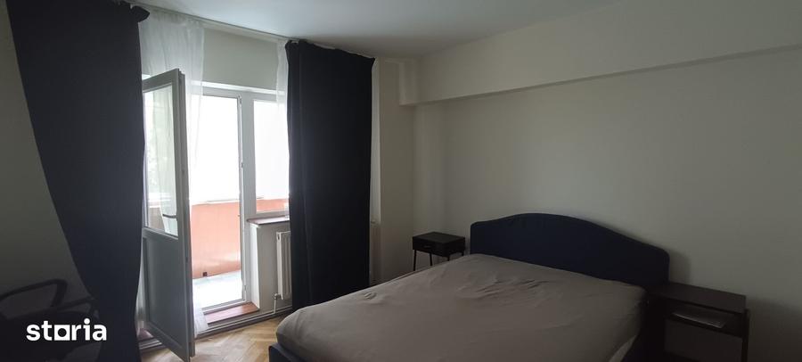 Apartament cu 3 camere decomandat în Calea București