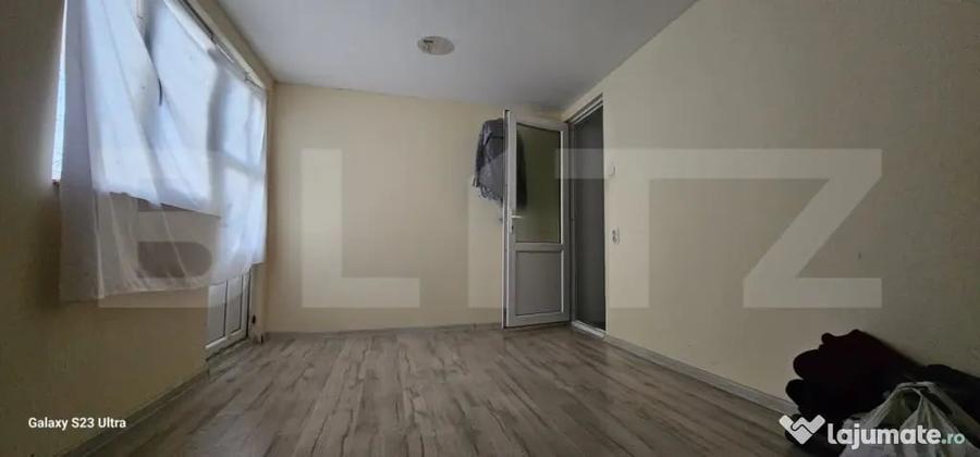 Casă cu 5 camere cu Teren 700 Mp în Grajduri