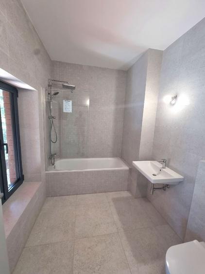 Duplex cu 5 camere cu Canalizare în Dumbrăvița