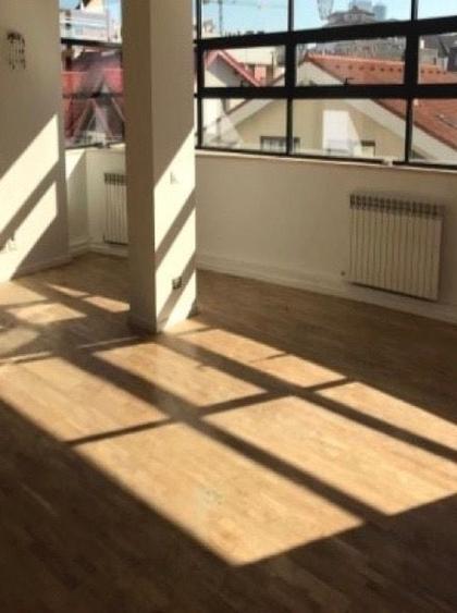 Apartament cu 21 camere decomandat în Herăstrău