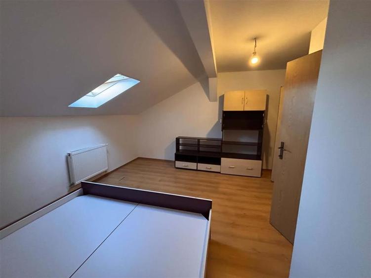 Apartament cu 3 camere semidecomandat în Gării