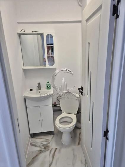 Apartament cu 3 camere semidecomandat în Obor