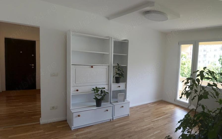 Apartament cu 3 camere semidecomandat, mobilat în Dacia