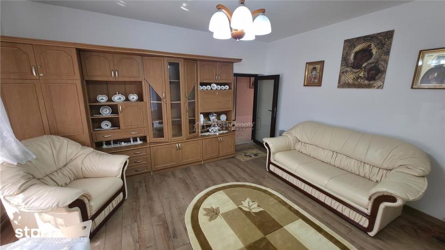 Casă cu 8 camere cu Teren 432 Mp în Central