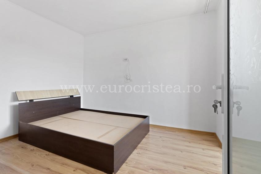 Apartament cu 3 camere semidecomandat, mobilat în Central