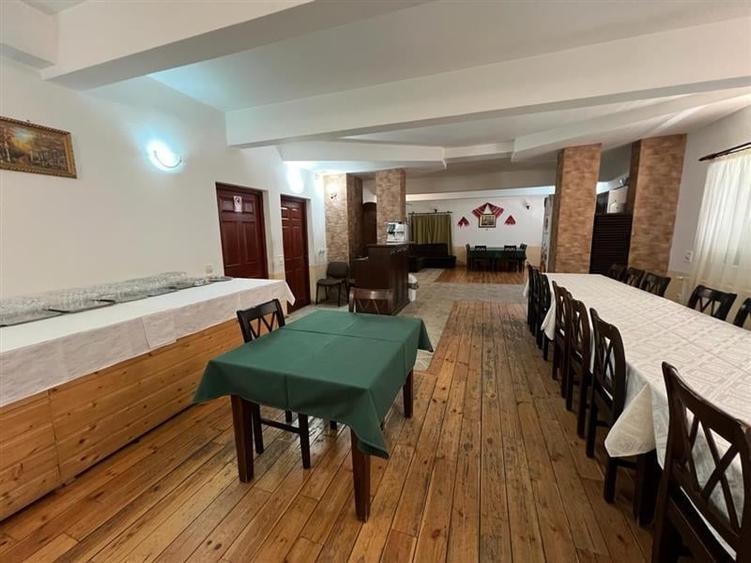 Casă individuală cu 11 camere cu Teren 3333 Mp în Lăpușna