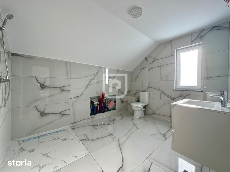 Casă cu 5 camere cu Teren 390 Mp în Central